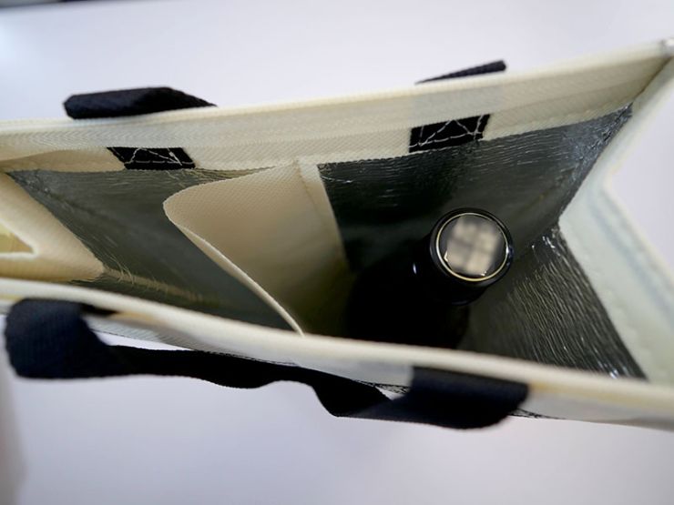 一升瓶二本用の不織布保冷バッグ