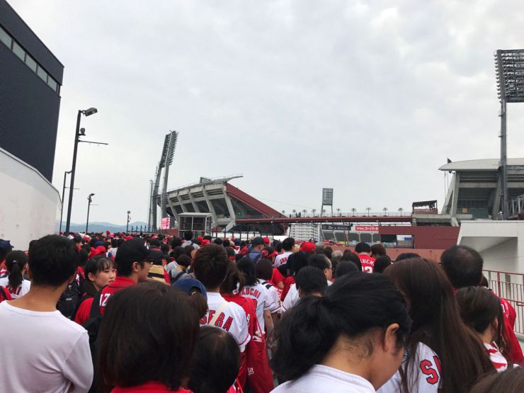 広島ファンの大行列