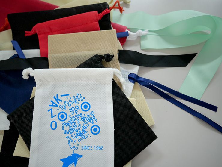 こちらはフルオーダーの不織布巾着袋