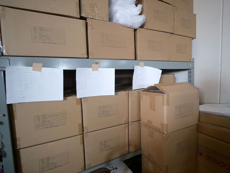 現在のところ既製品グラスホルダー類の在庫は豊富